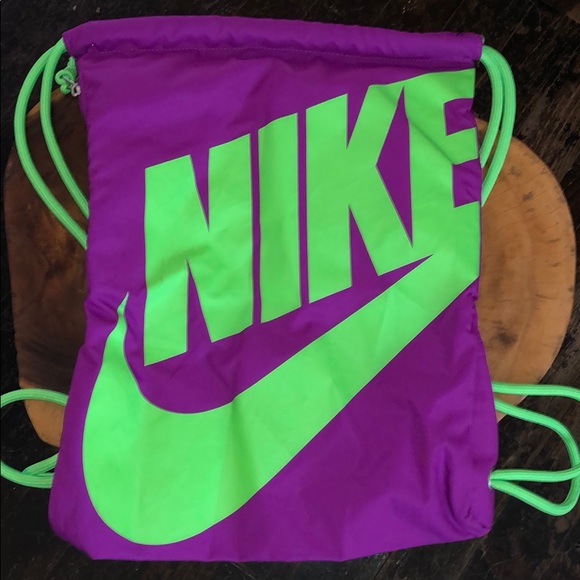 green nike drawstring bag